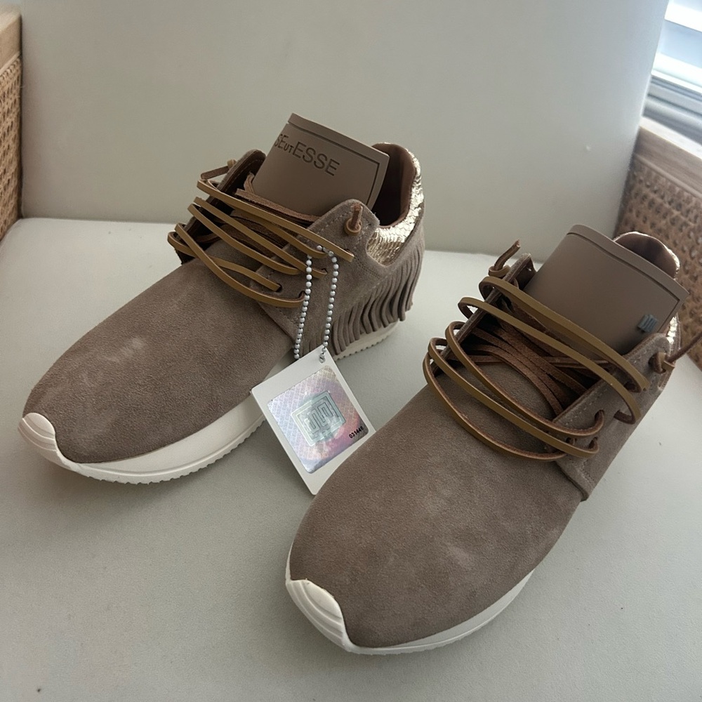 ESSEutESSE Women's Brown Sneakers